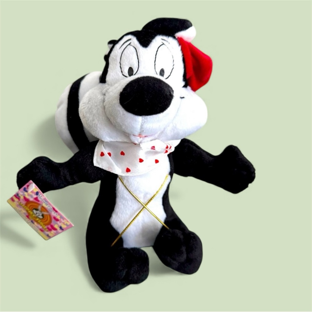 Pepé Le Pew stuffed skunk
